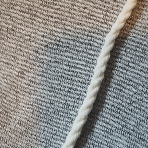 Light weight hoodie - Picture 4 of 5